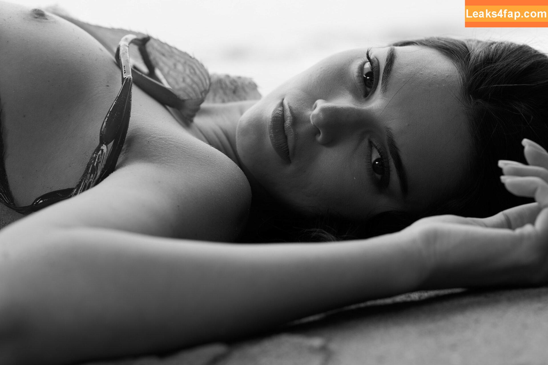 Kendall Jenner / KendallJenner / https: leaked photo photo #0144