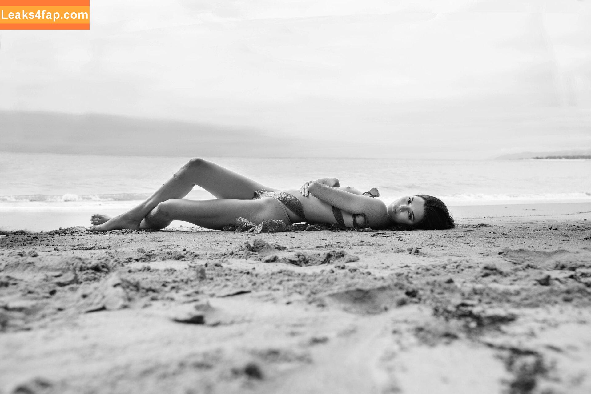 Kendall Jenner / KendallJenner / https: leaked photo photo #0145