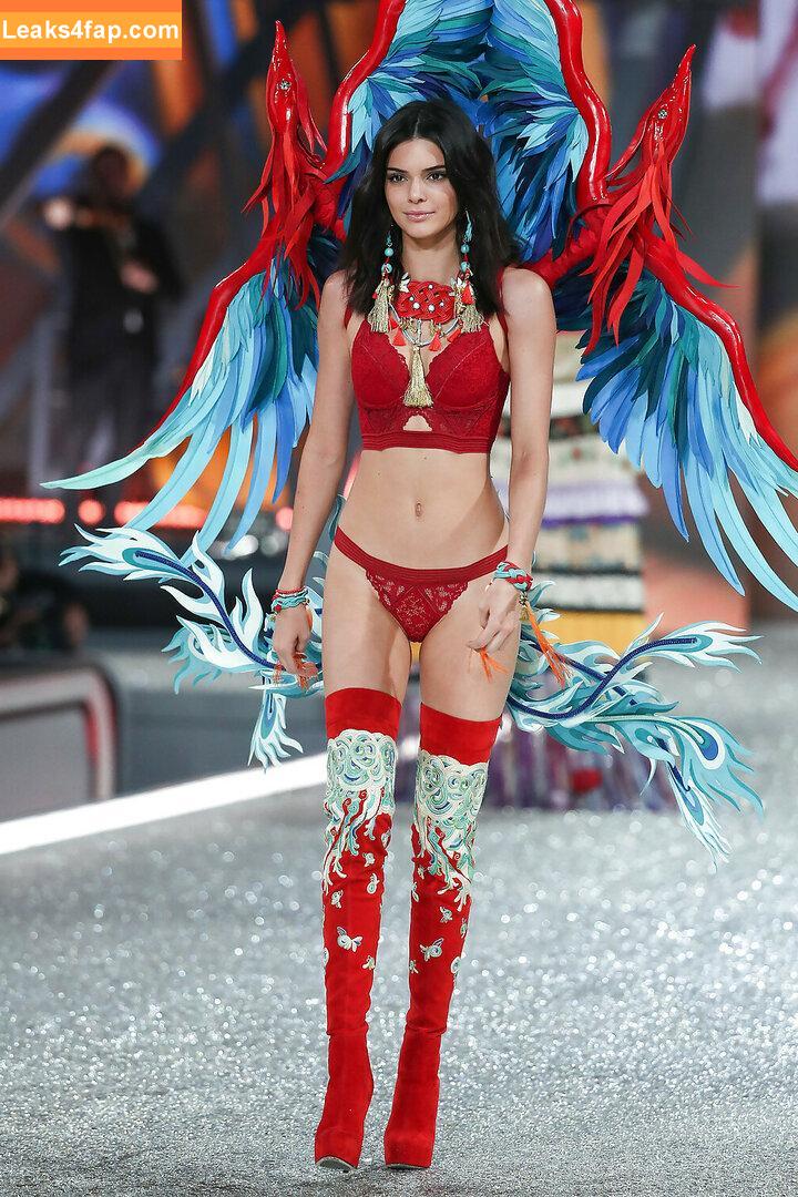 Kendall Jenner / KendallJenner / https: leaked photo photo #0166