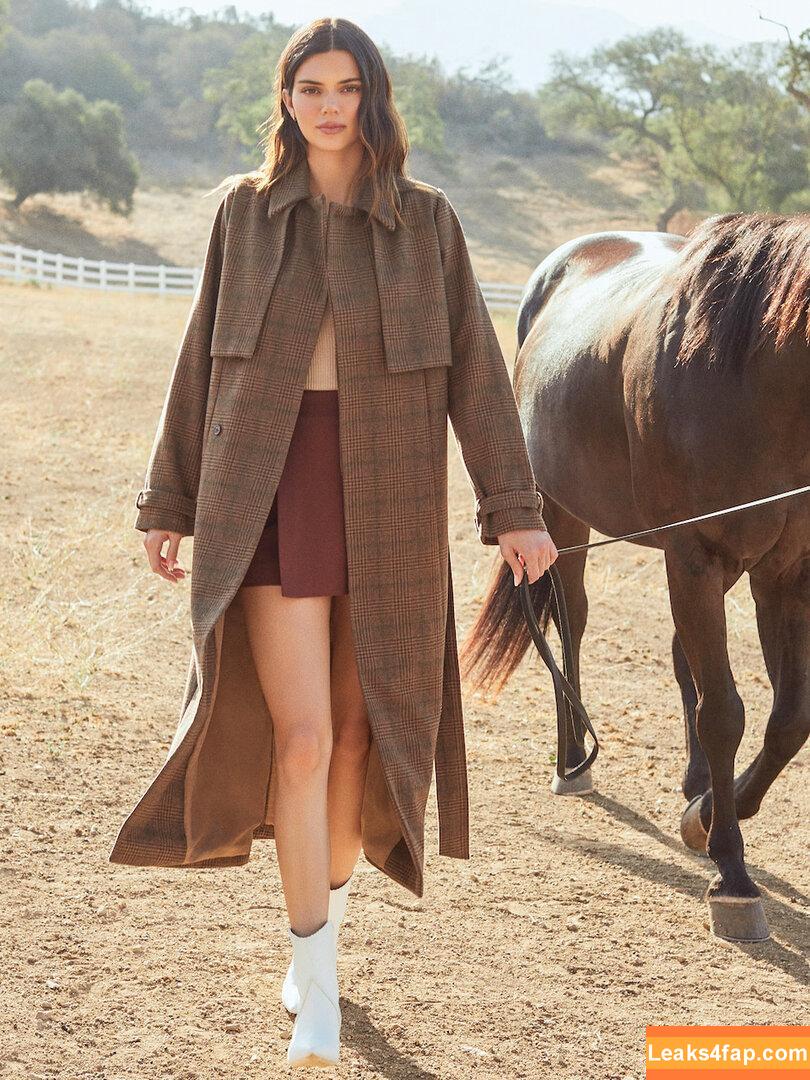 Kendall Jenner / KendallJenner / https: leaked photo photo #0192