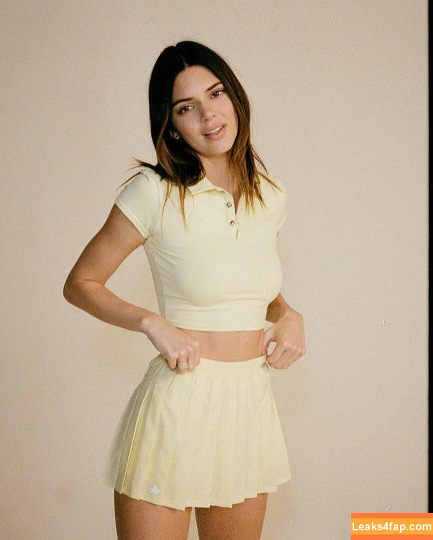 Kendall Jenner / KendallJenner / https: leaked photo photo #0217