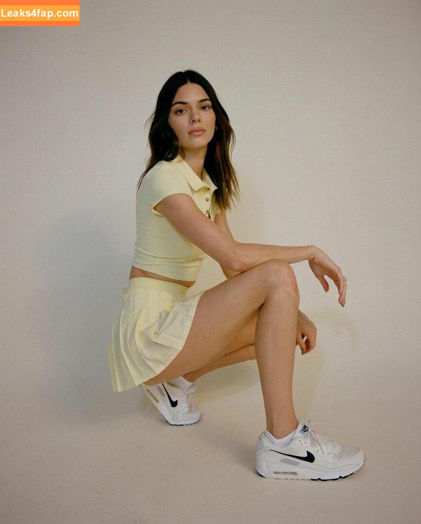 Kendall Jenner / KendallJenner / https: leaked photo photo #0218