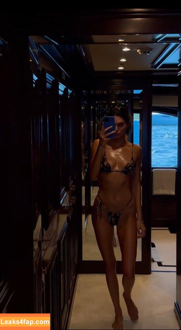 Kendall Jenner / KendallJenner / https: leaked photo photo #0224