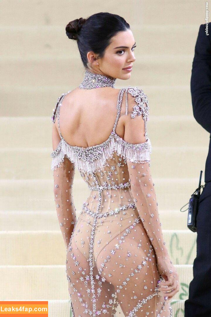 Kendall Jenner / KendallJenner / https: leaked photo photo #0230