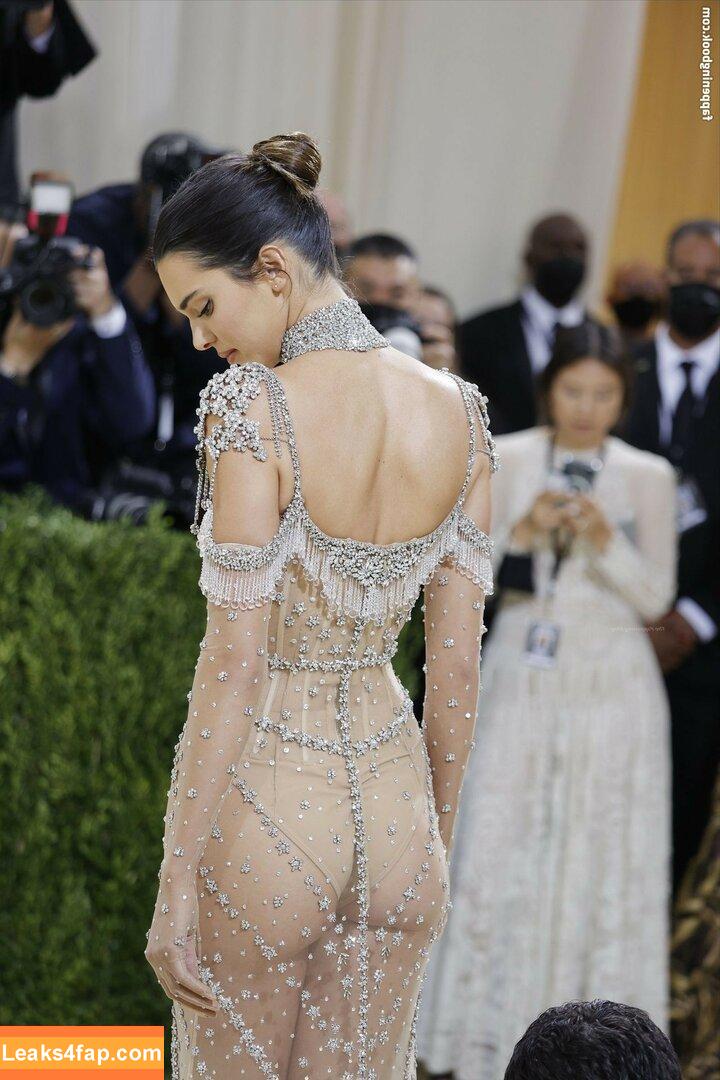 Kendall Jenner / KendallJenner / https: leaked photo photo #0232