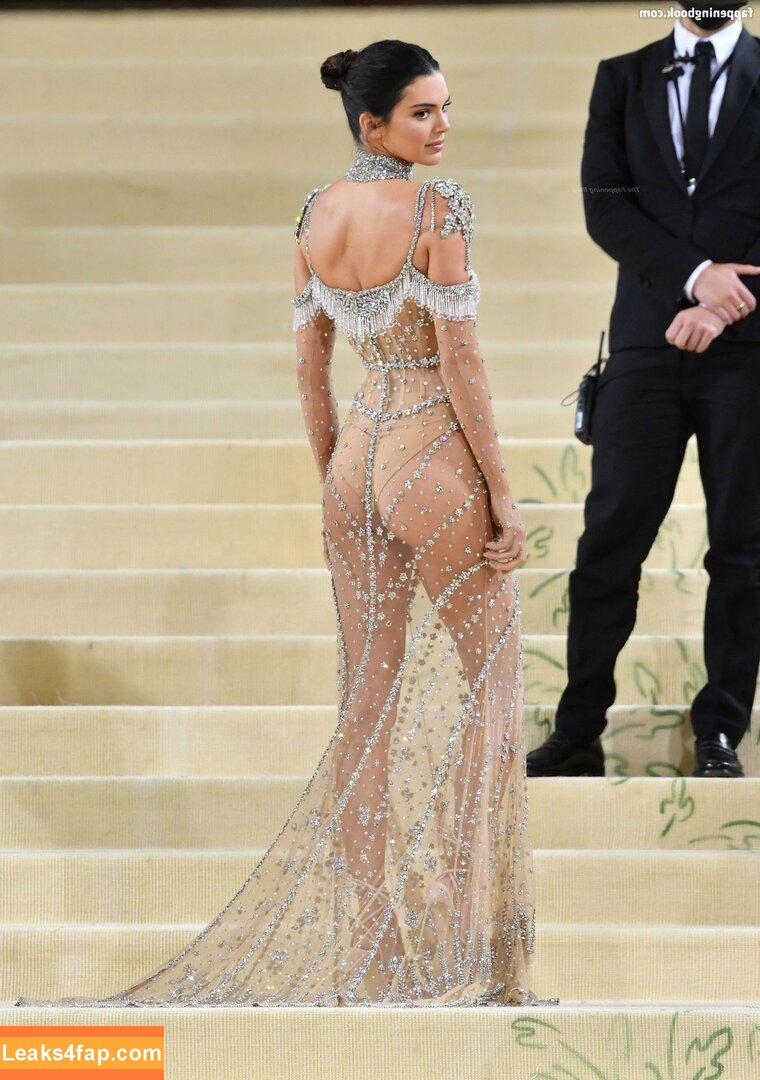 Kendall Jenner / KendallJenner / https: leaked photo photo #0234