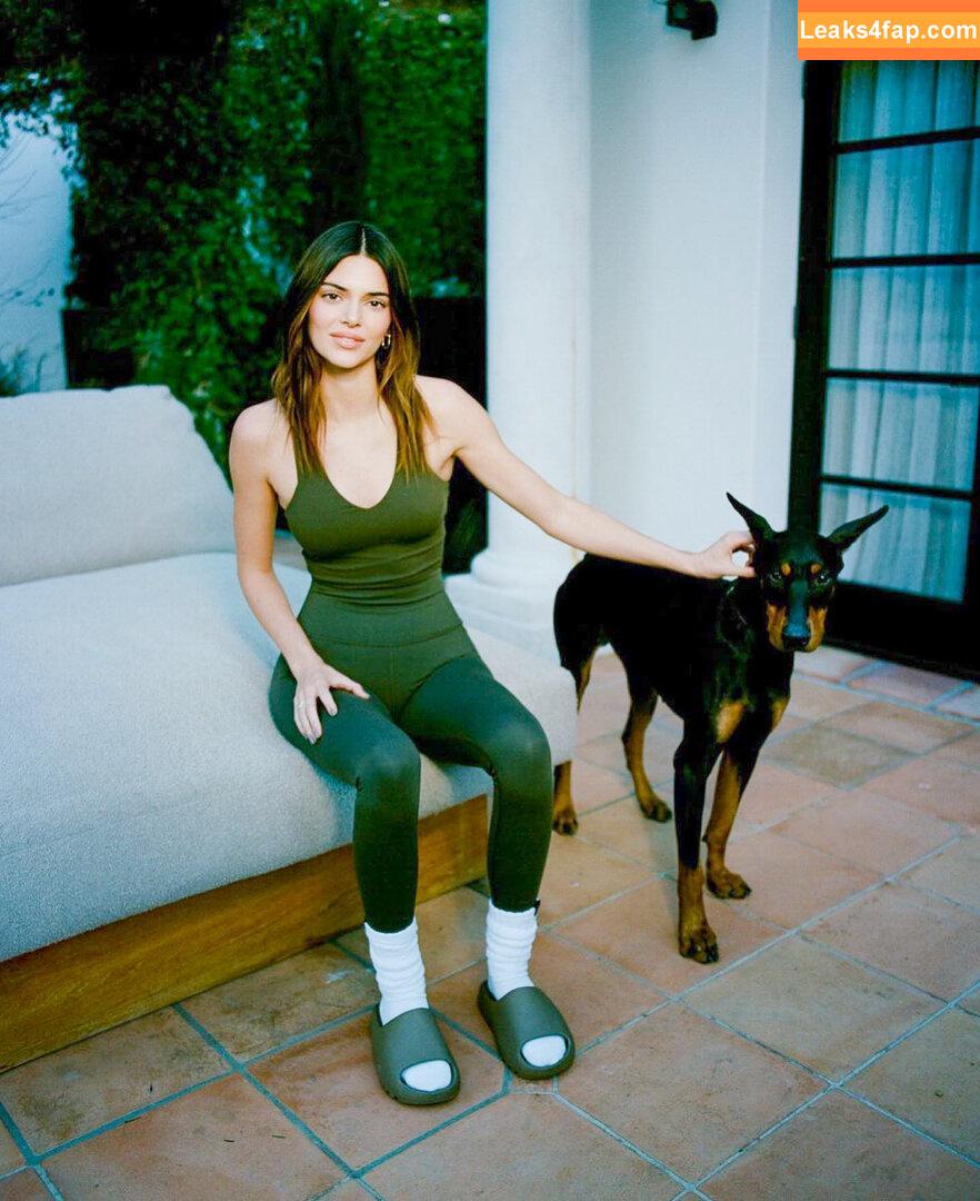 Kendall Jenner / KendallJenner / https: leaked photo photo #0239