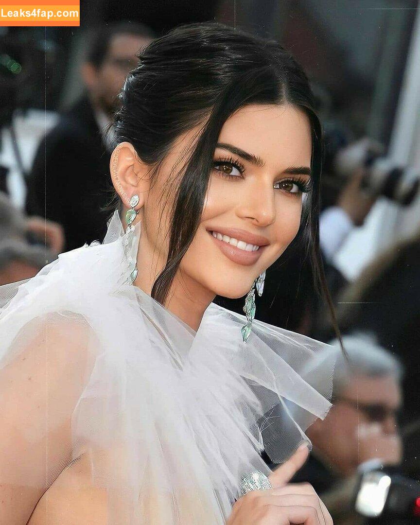 Kendall Jenner / KendallJenner / https: leaked photo photo #0244