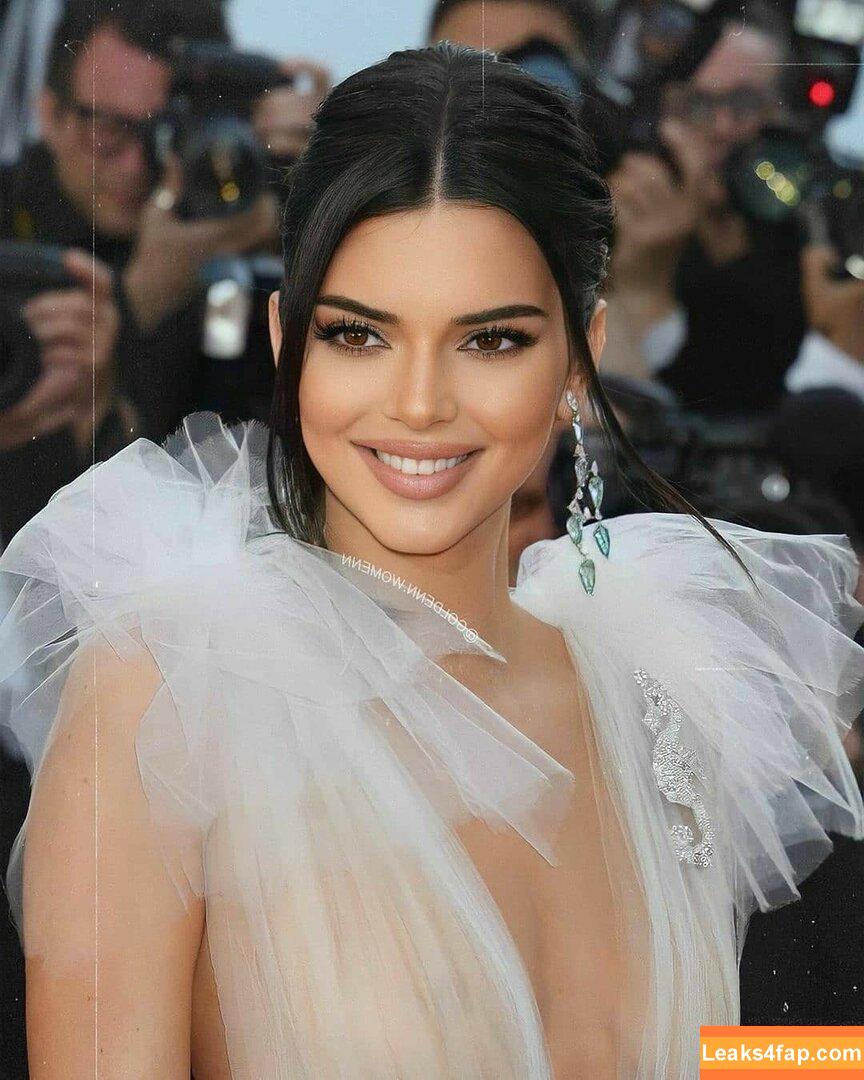 Kendall Jenner / KendallJenner / https: leaked photo photo #0247