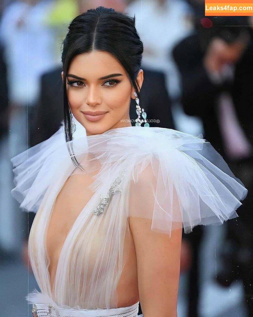 Kendall Jenner / KendallJenner / https: leaked photo photo #0248