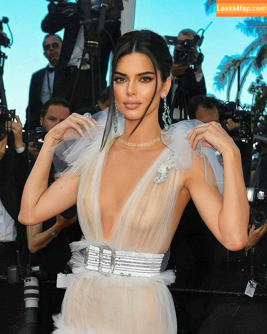 Kendall Jenner / KendallJenner / https: leaked photo photo #0251