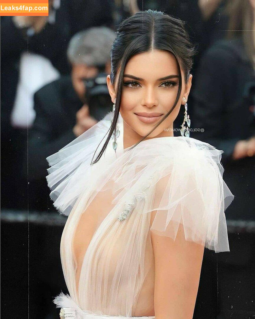 Kendall Jenner / KendallJenner / https: leaked photo photo #0252