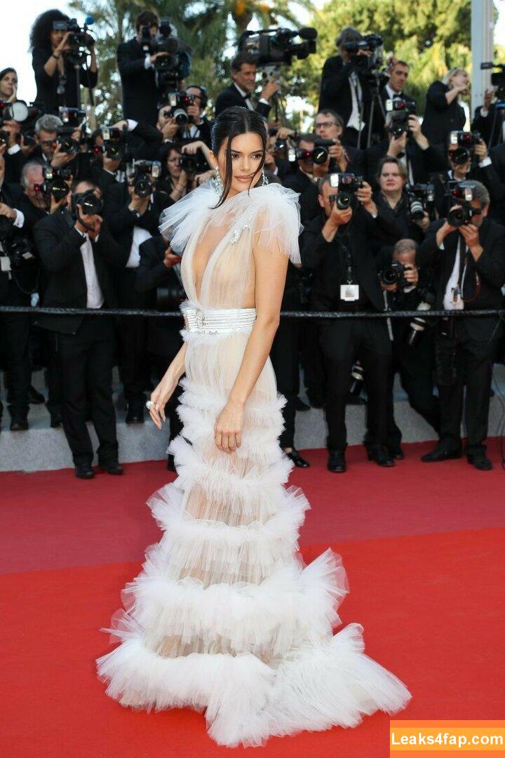 Kendall Jenner / KendallJenner / https: leaked photo photo #0281