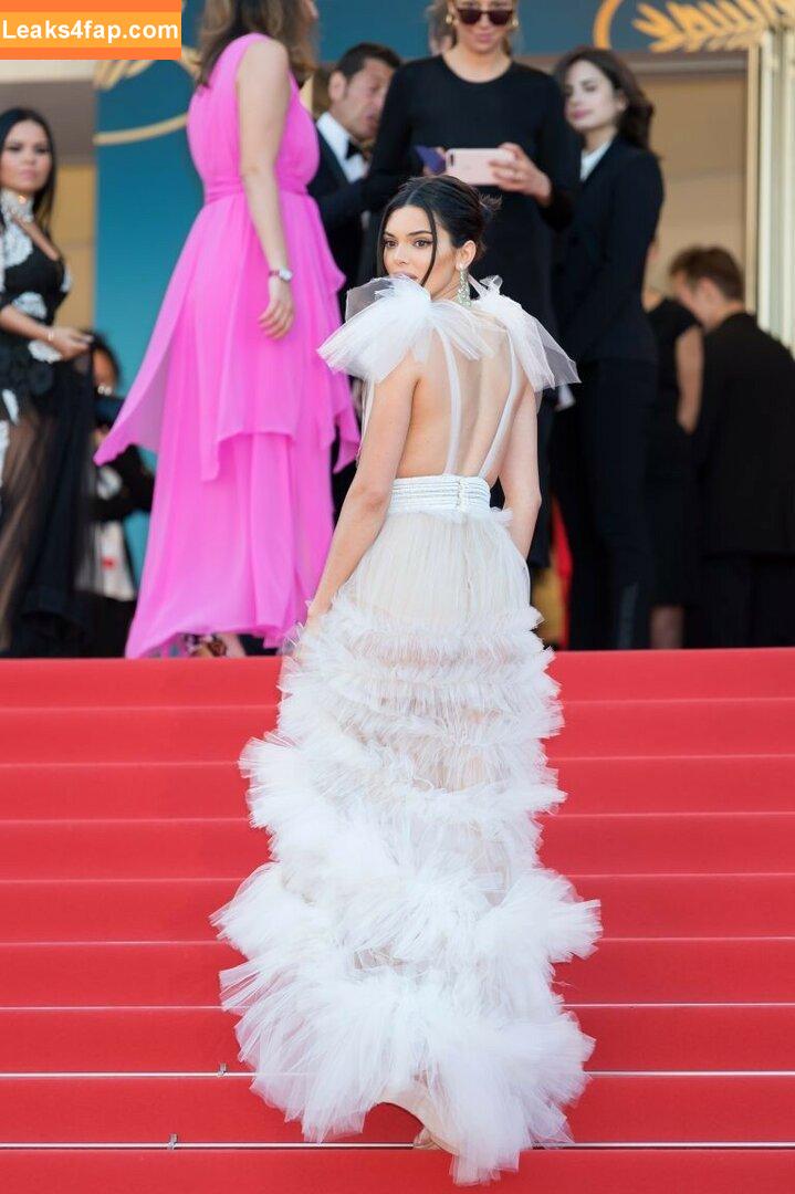 Kendall Jenner / KendallJenner / https: leaked photo photo #0287