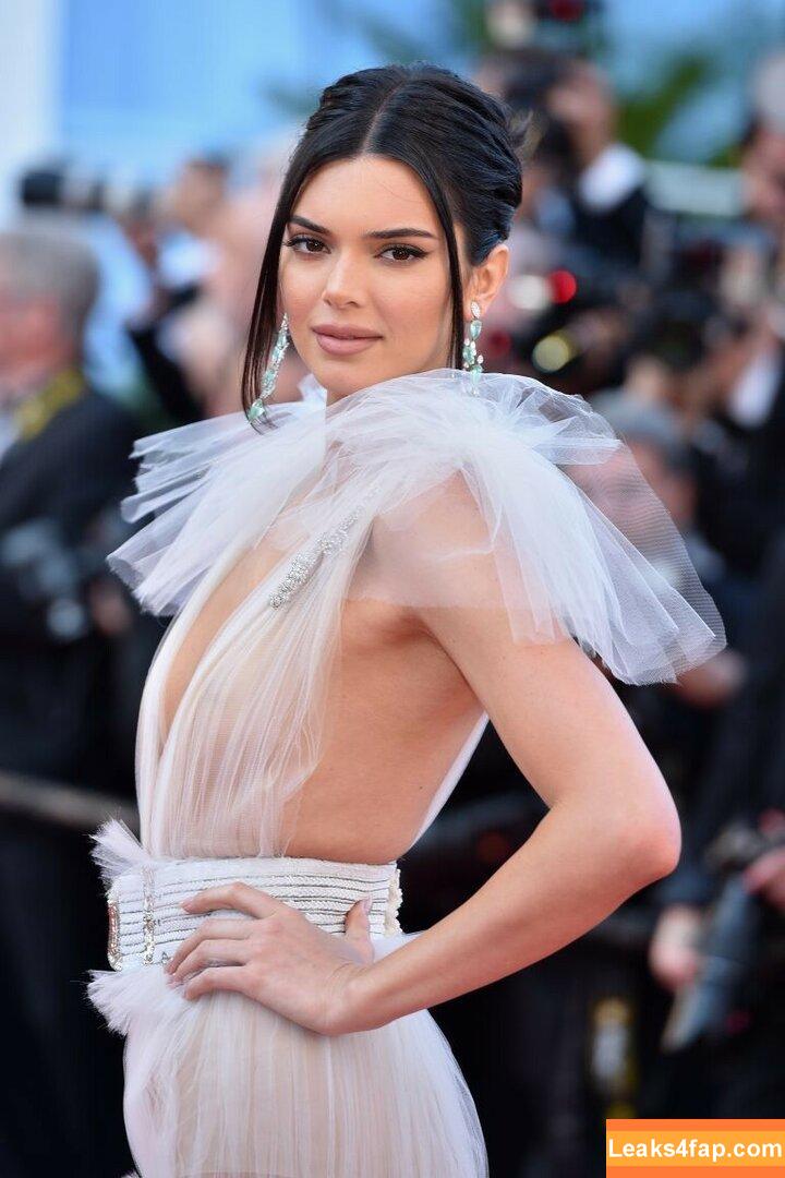 Kendall Jenner / KendallJenner / https: leaked photo photo #0299