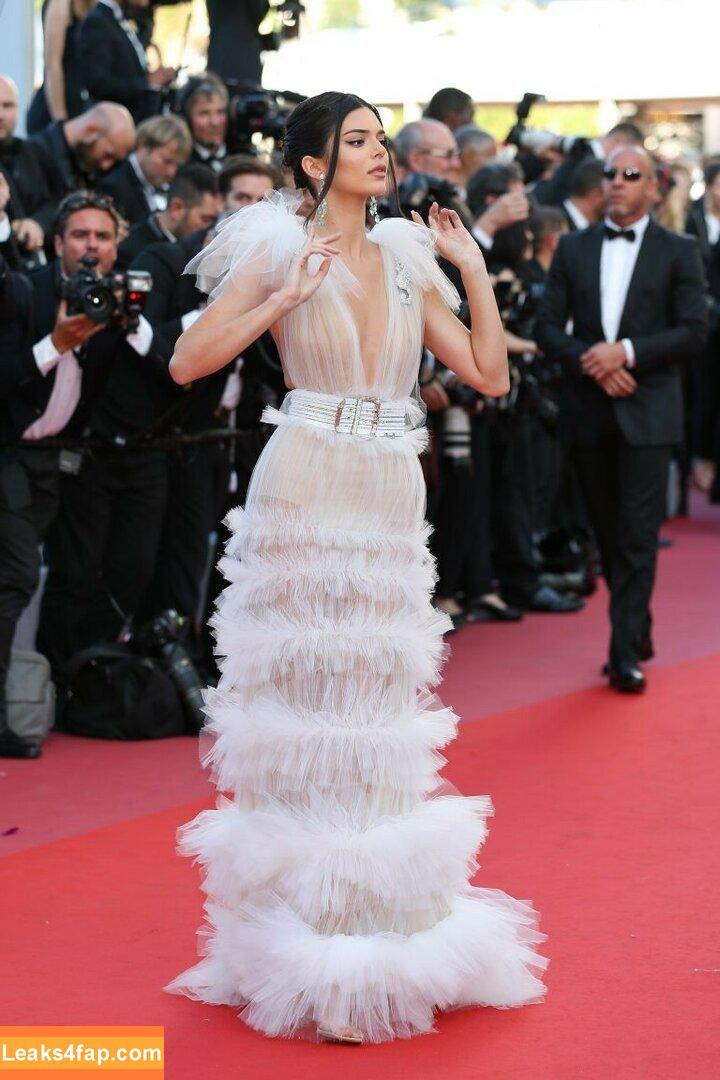 Kendall Jenner / KendallJenner / https: leaked photo photo #0309
