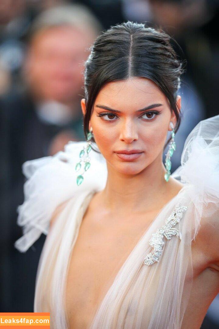 Kendall Jenner / KendallJenner / https: leaked photo photo #0310