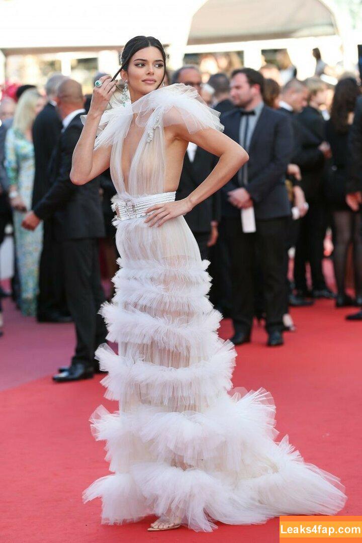 Kendall Jenner / KendallJenner / https: leaked photo photo #0318