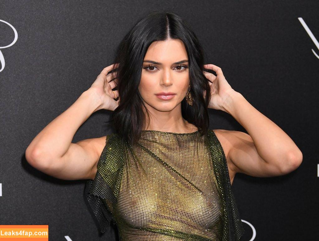 Kendall Jenner / KendallJenner / https: leaked photo photo #0331