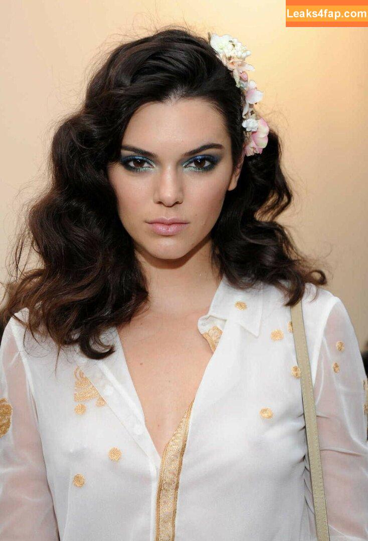 Kendall Jenner / KendallJenner / https: leaked photo photo #0364