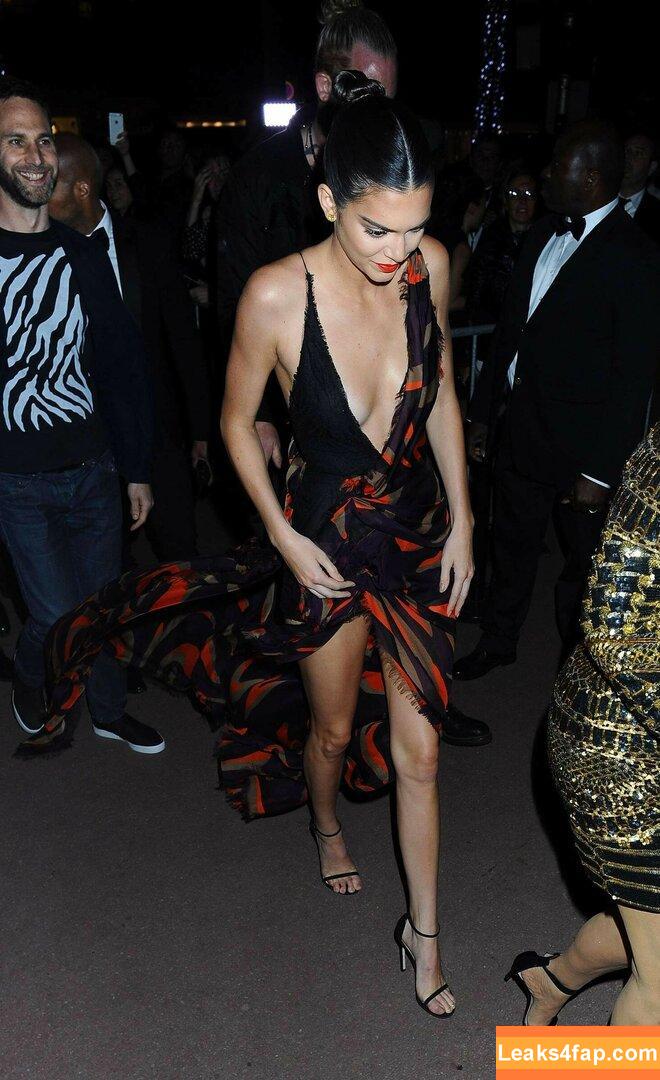 Kendall Jenner / KendallJenner / https: leaked photo photo #0367