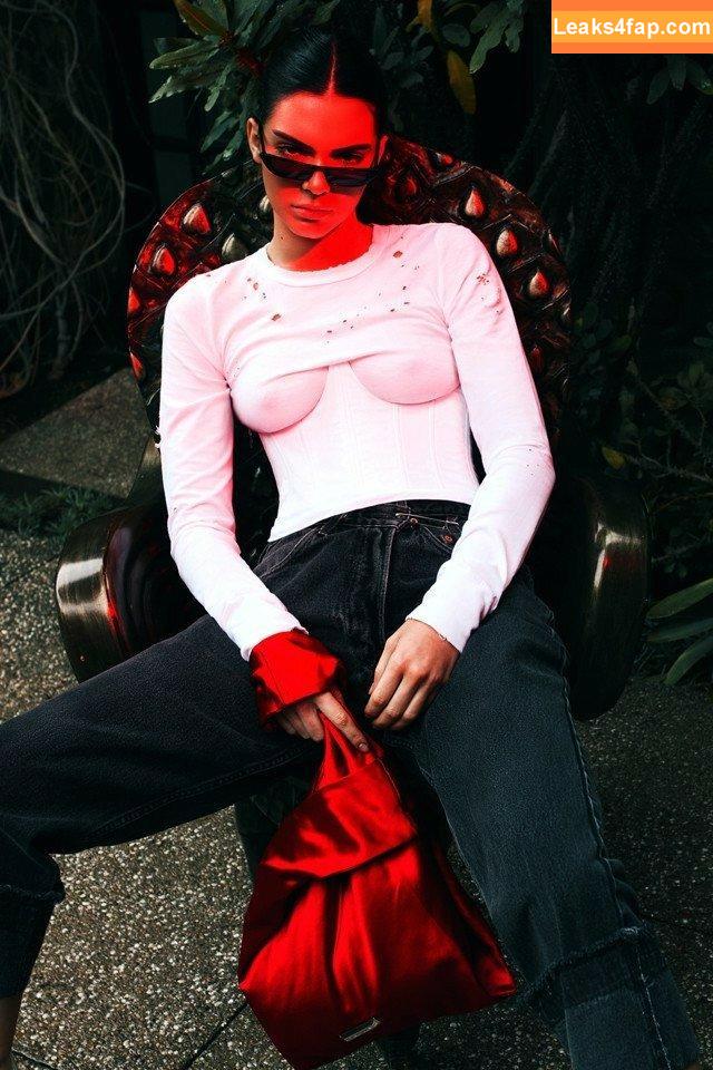 Kendall Jenner / KendallJenner / https: leaked photo photo #0370
