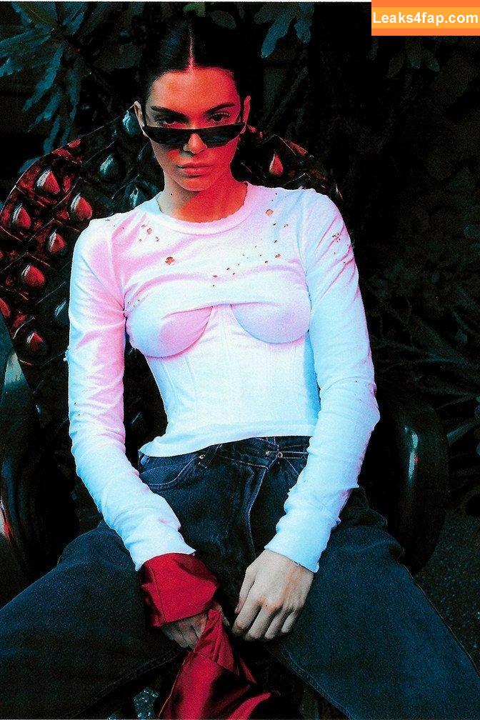 Kendall Jenner / KendallJenner / https: leaked photo photo #0371