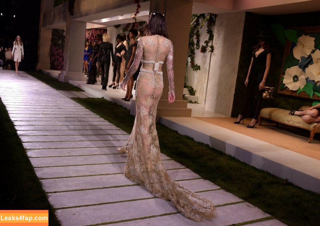 Kendall Jenner / KendallJenner / https: leaked photo photo #0375