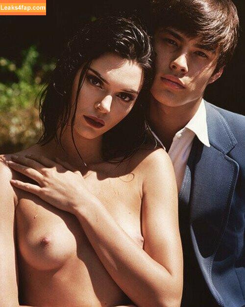 Kendall Jenner / KendallJenner / https: leaked photo photo #0380