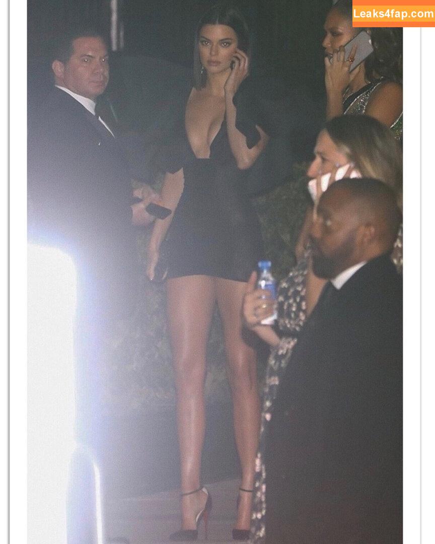 Kendall Jenner / KendallJenner / https: leaked photo photo #0394