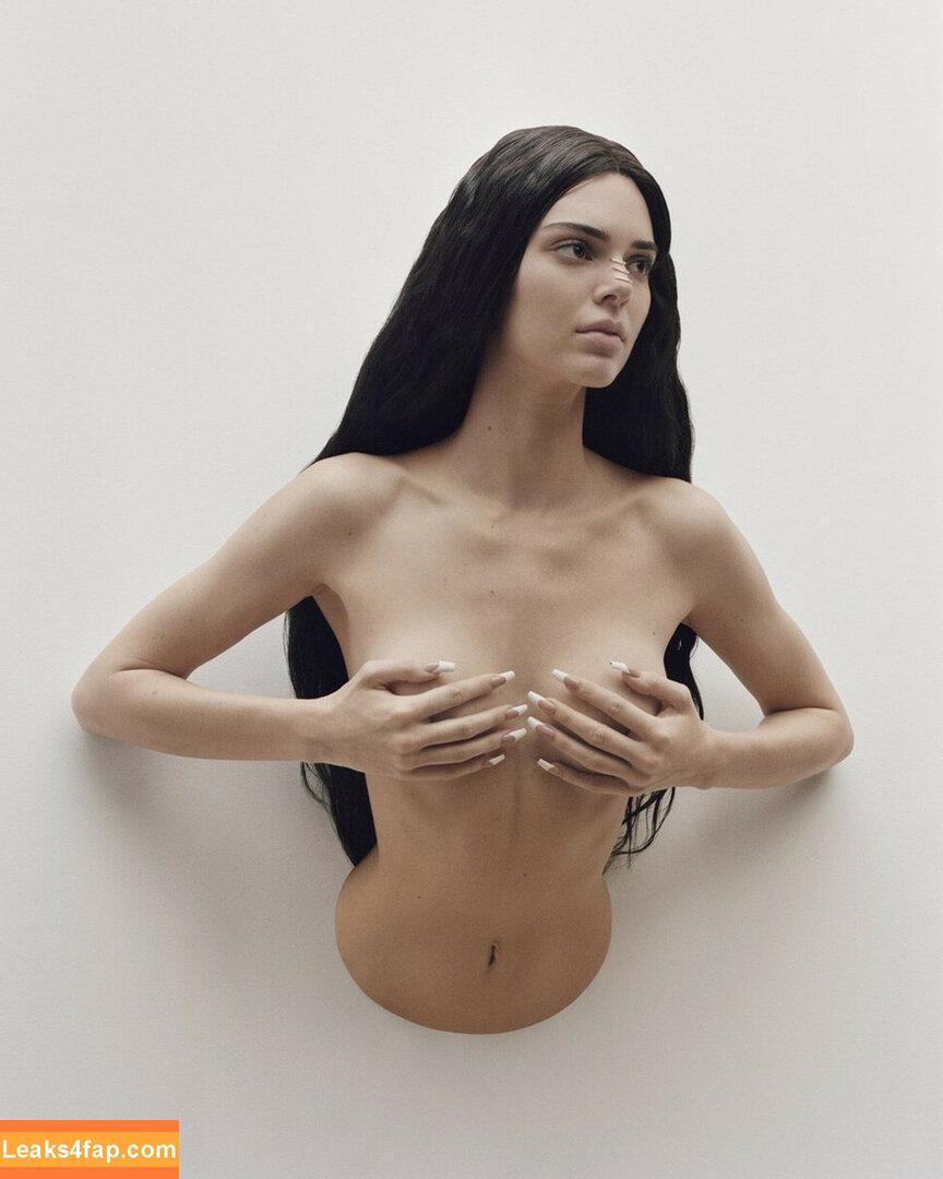 Kendall Jenner / KendallJenner / https: leaked photo photo #0396
