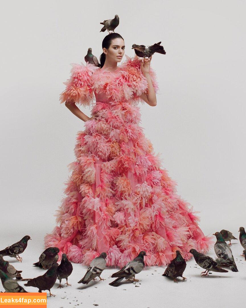 Kendall Jenner / KendallJenner / https: leaked photo photo #0400