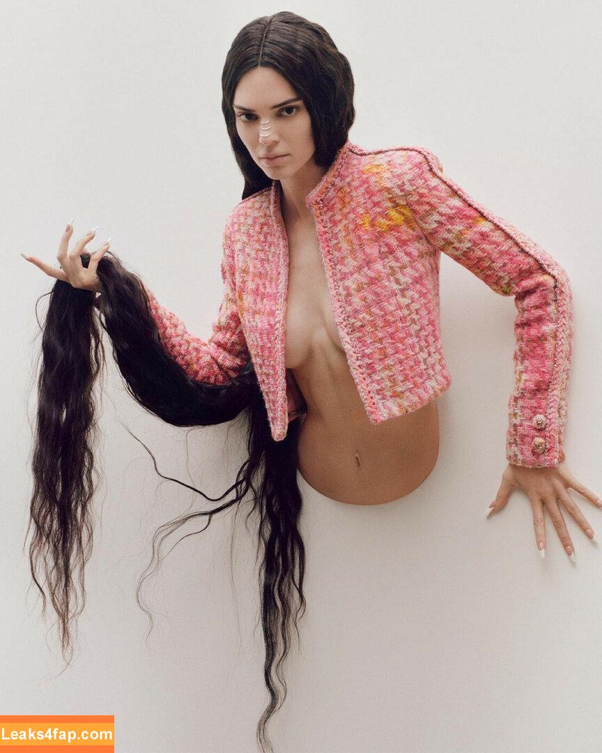 Kendall Jenner / KendallJenner / https: leaked photo photo #0401