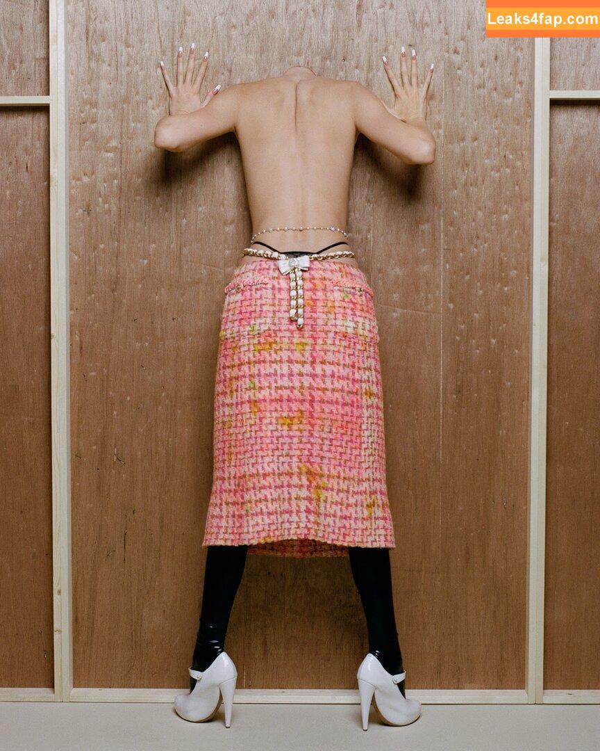 Kendall Jenner / KendallJenner / https: слитое фото фото #0402