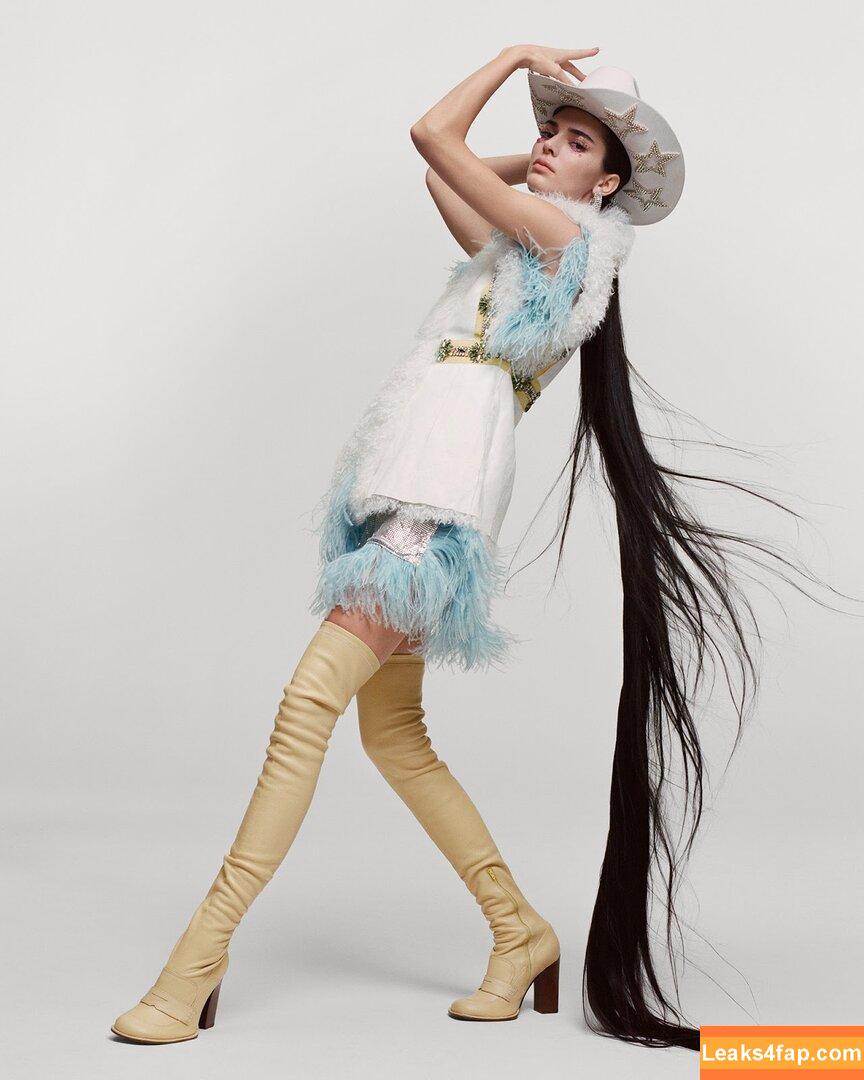 Kendall Jenner / KendallJenner / https: слитое фото фото #0403