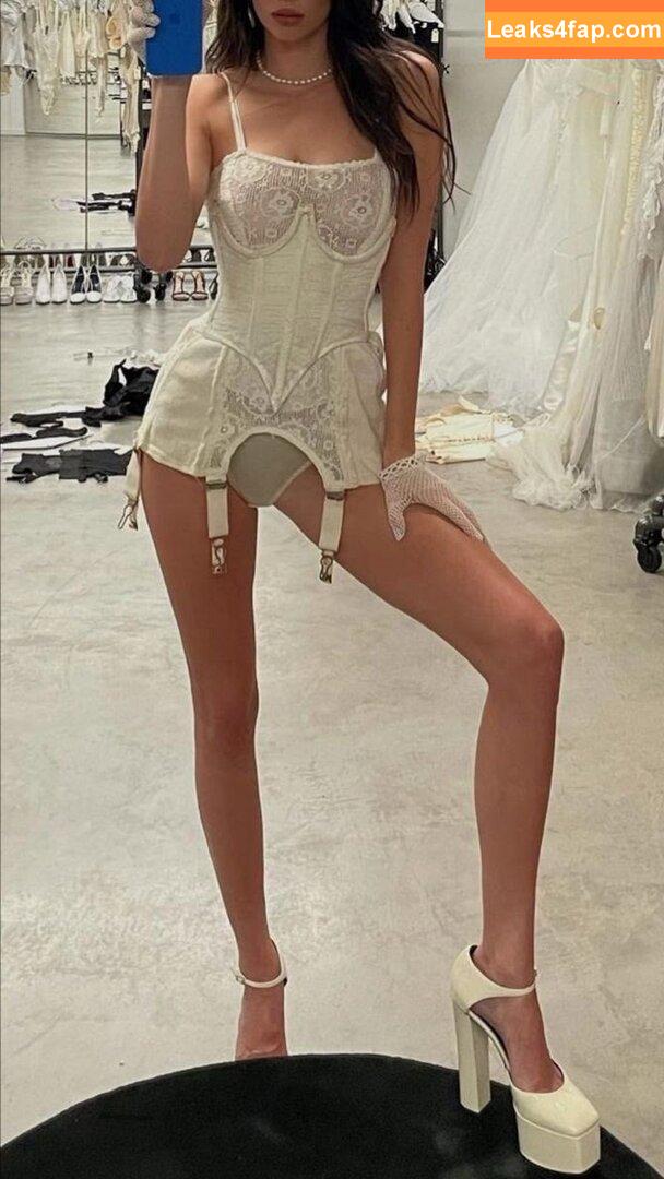 Kendall Jenner / KendallJenner / https: leaked photo photo #0417