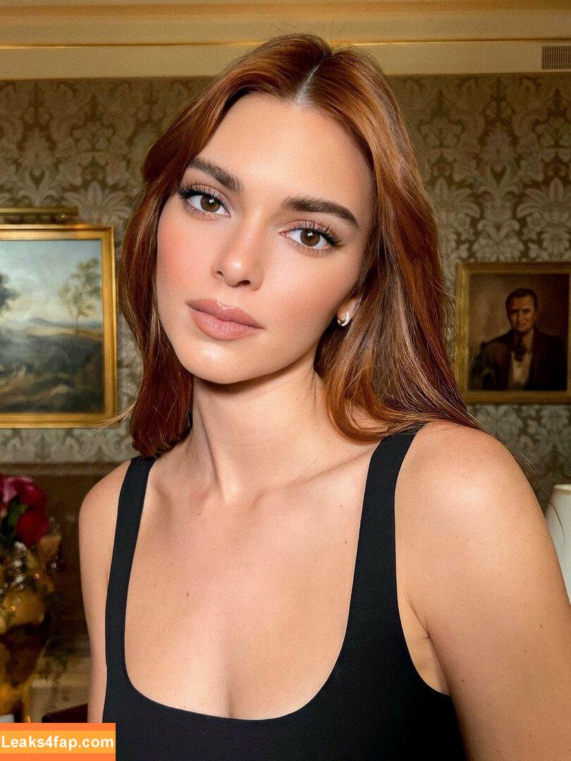 Kendall Jenner / KendallJenner / https: слитое фото фото #0422