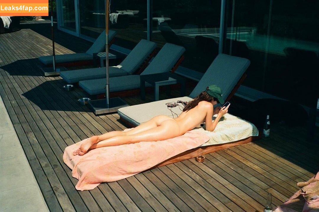 Kendall Jenner / KendallJenner / https: leaked photo photo #0445