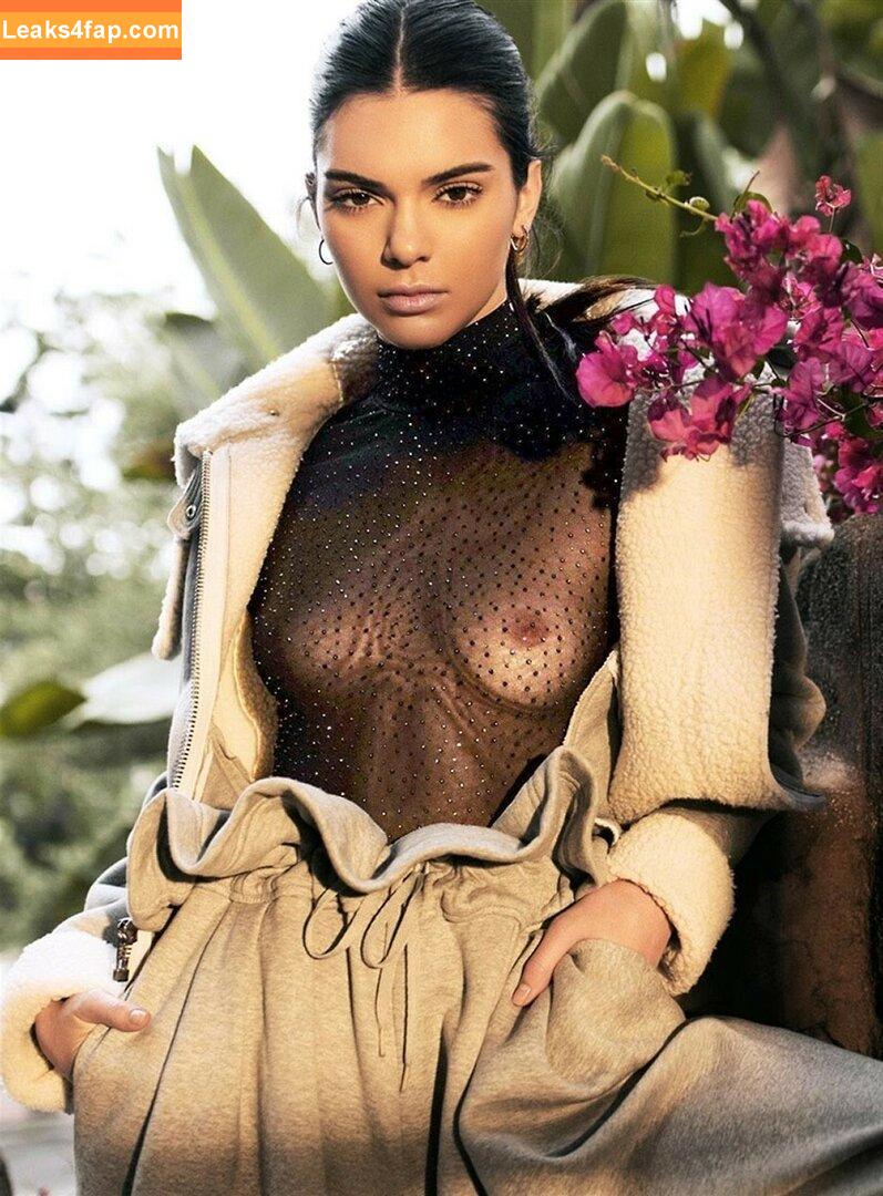 Kendall Jenner / KendallJenner / https: leaked photo photo #0447