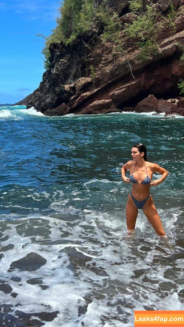 Kendall Jenner / KendallJenner / https: leaked photo photo #0452