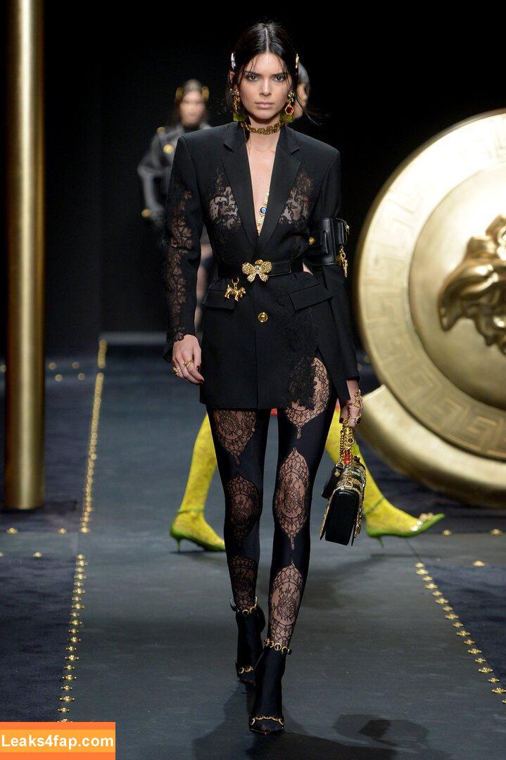 Kendall Jenner / KendallJenner / https: leaked photo photo #0455