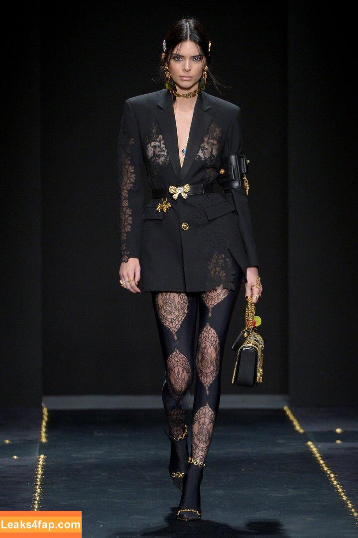 Kendall Jenner / KendallJenner / https: leaked photo photo #0458