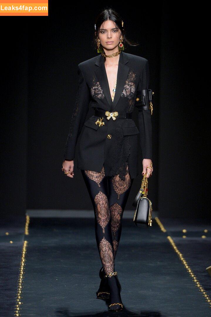 Kendall Jenner / KendallJenner / https: leaked photo photo #0459