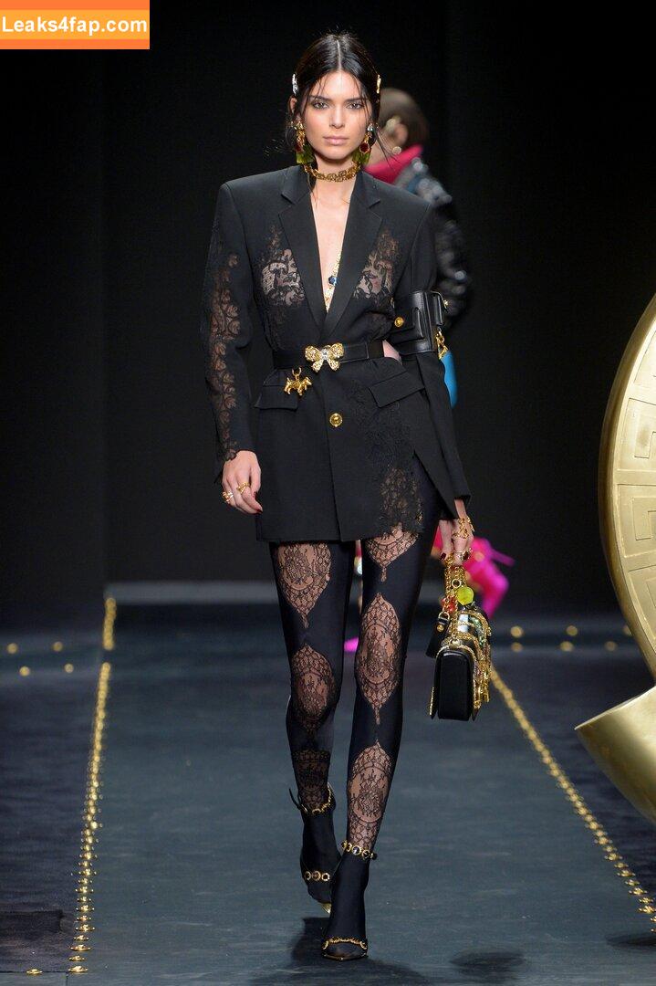 Kendall Jenner / KendallJenner / https: leaked photo photo #0460