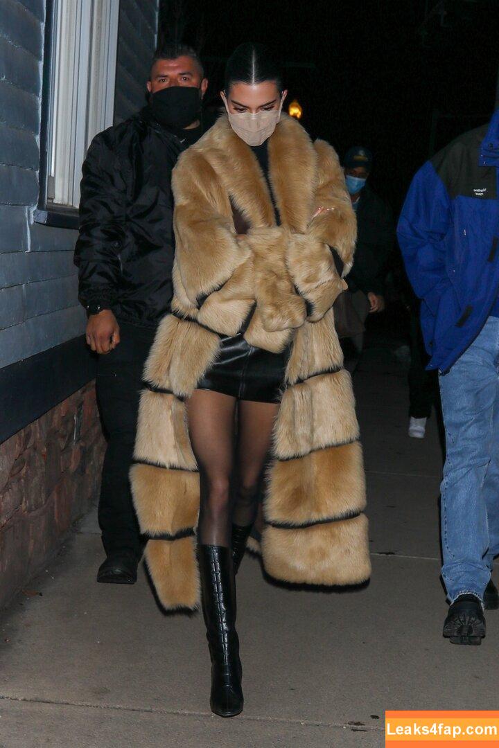 Kendall Jenner / KendallJenner / https: leaked photo photo #0461