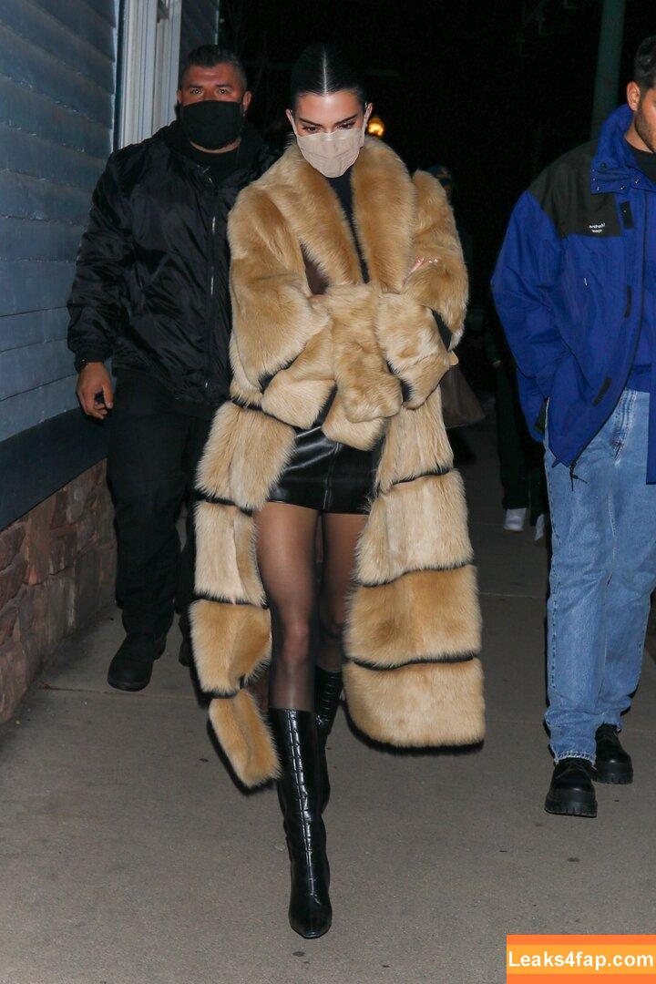 Kendall Jenner / KendallJenner / https: leaked photo photo #0463