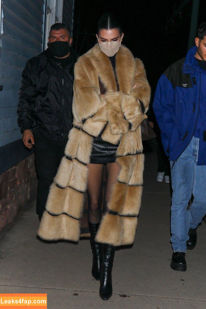 Kendall Jenner / KendallJenner / https: leaked photo photo #0464