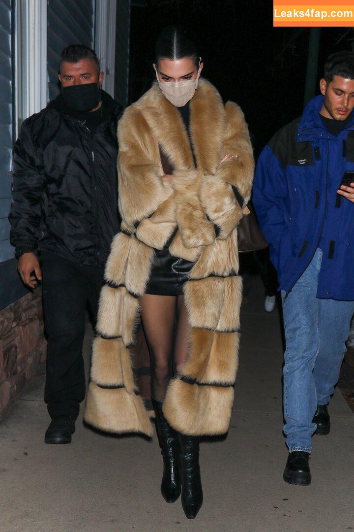 Kendall Jenner / KendallJenner / https: leaked photo photo #0465