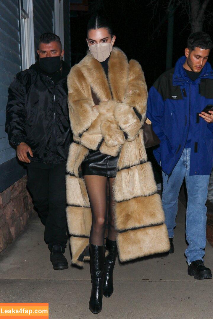 Kendall Jenner / KendallJenner / https: leaked photo photo #0466