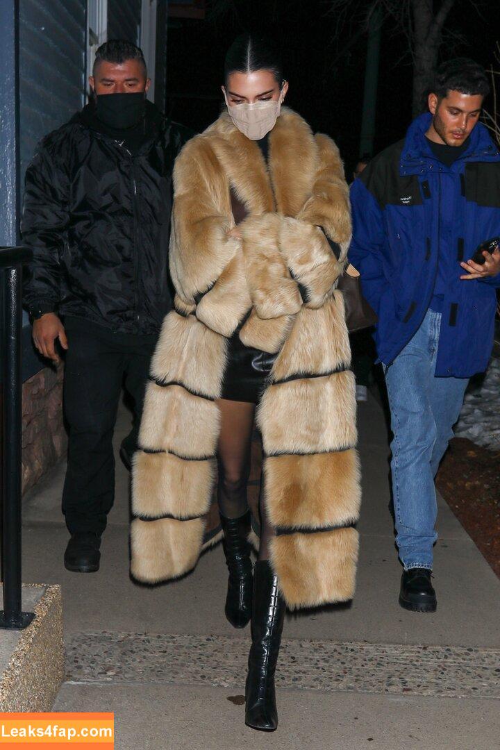 Kendall Jenner / KendallJenner / https: leaked photo photo #0468